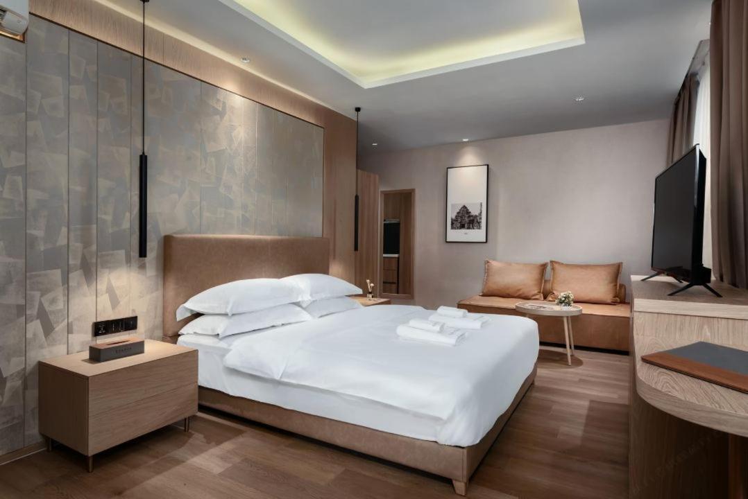 Sf Hotel Penthouse Residences Phnom-Penh Buitenkant foto
